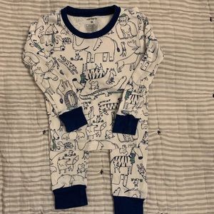 Carter’s little boy pajama  Size: 3T